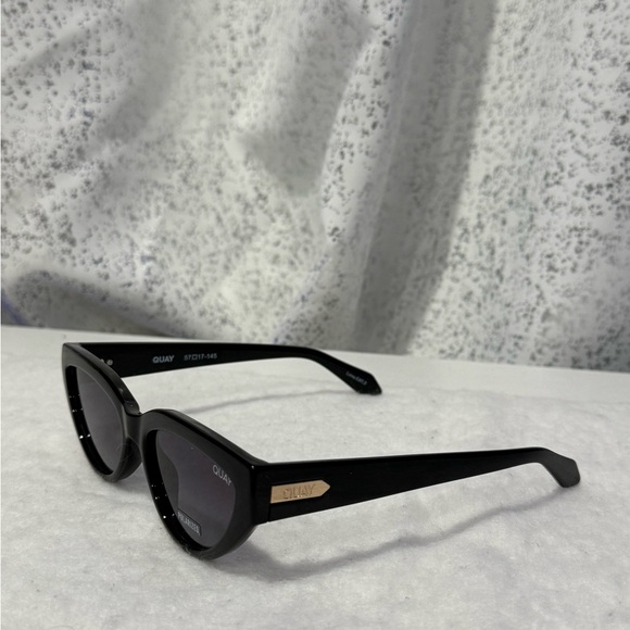 QUAY Narrow Down Sunglasses - Picture 2 of 4